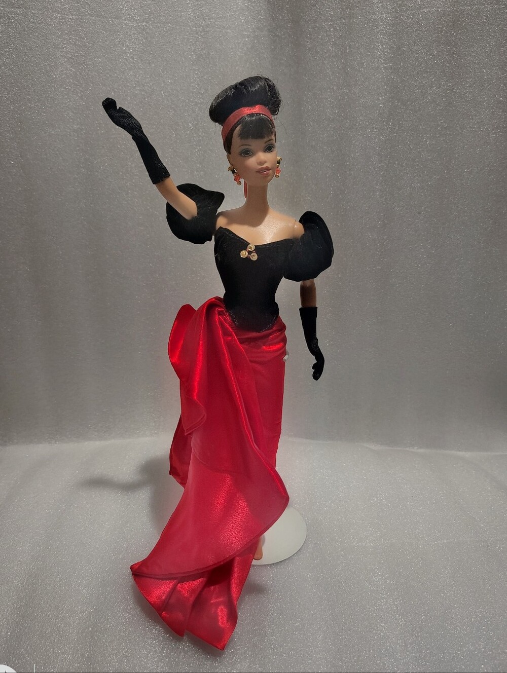 Vintage 1998 Avon WINTER SLENDOR African American Special Ed. Barbie- Mattel